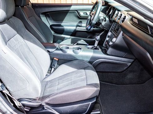 Used 2018 Ford Mustang Coupe image 19