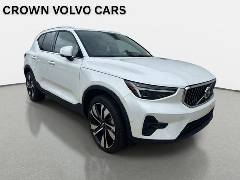Used 2025 Volvo XC40 B5 Ultra w/ Protection Package Premier AWD/4WD image 4