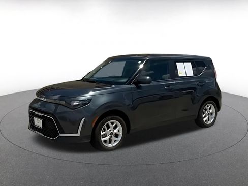 Used 2025 Kia Soul LX w/ LX Technology Package FWD image 8