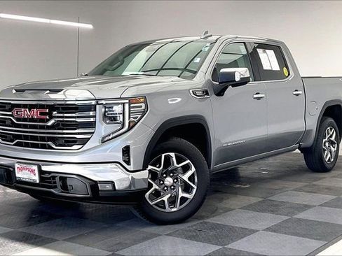 Used 2023 GMC Sierra 1500 SLT w/ SLT Premium Package AWD/4WD image 11