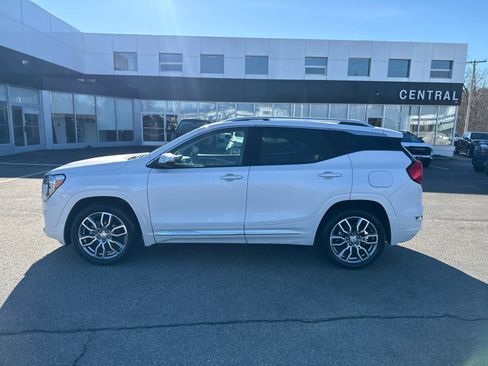 Used 2023 GMC Terrain Denali image 2