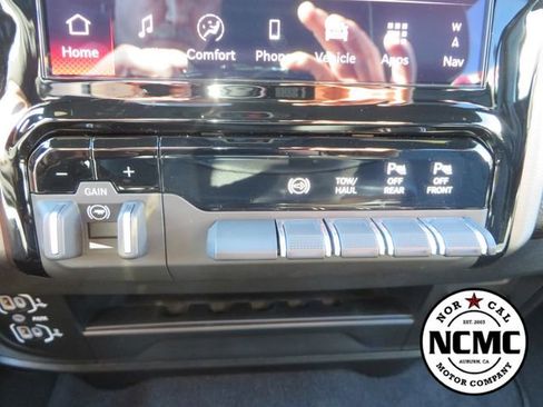 Used 2026 RAM 2500 Laramie AWD/4WD image 32