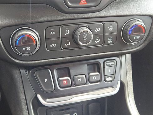 Used 2018 GMC Terrain SLE w/ Driver Convenience Package image 27