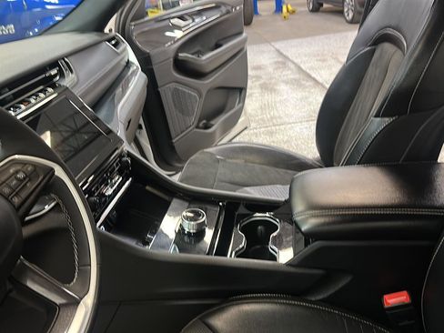 Used 2023 Jeep Grand Cherokee Altitude image 27