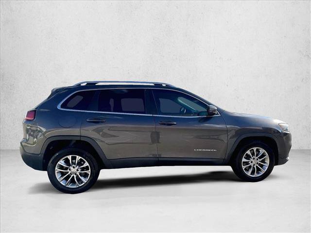 Used 2019 Jeep Cherokee Latitude Plus w/ Comfort/Convenience Group FWD image 5