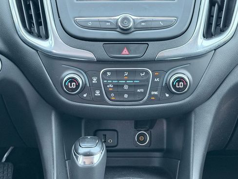 Used 2018 Chevrolet Equinox LT FWD image 18