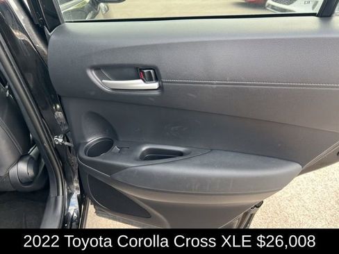Used 2022 Toyota Corolla Cross XLE image 11
