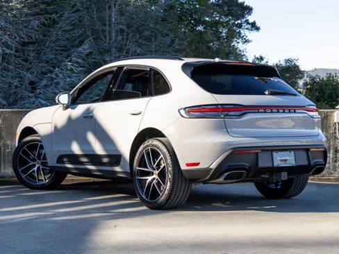 Certified 2024 Porsche Macan image 3