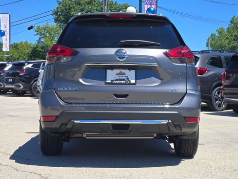 Used 2018 Nissan Rogue SV FWD image 11