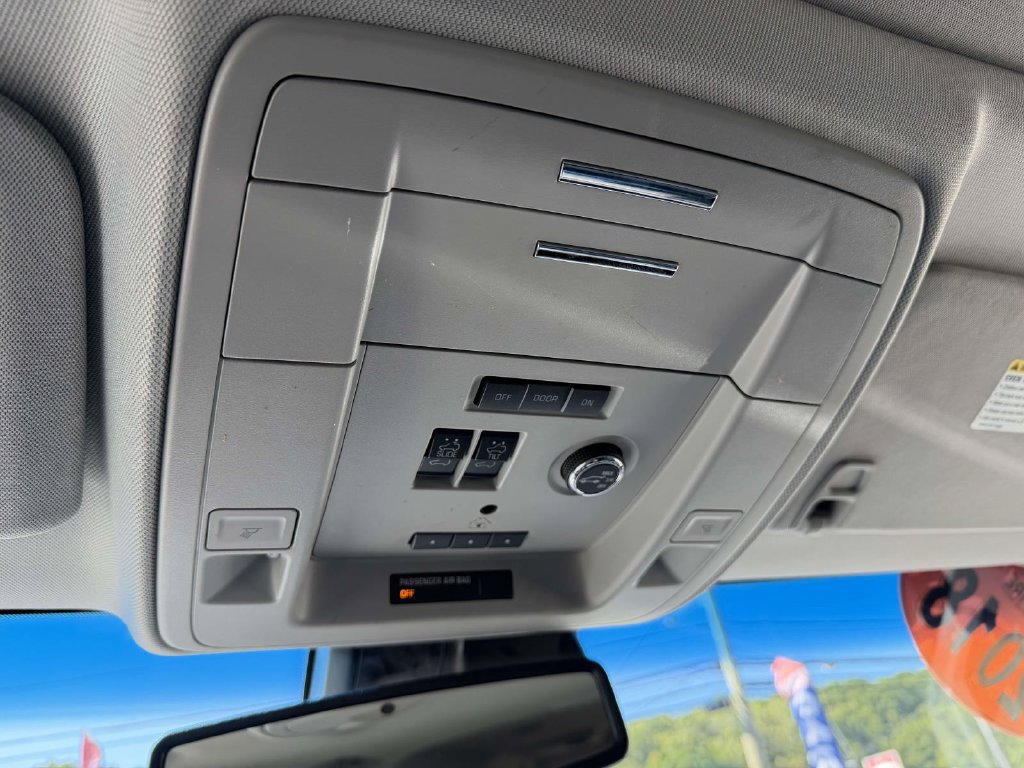Used 2018 Chevrolet Suburban LT AWD/4WD image 29