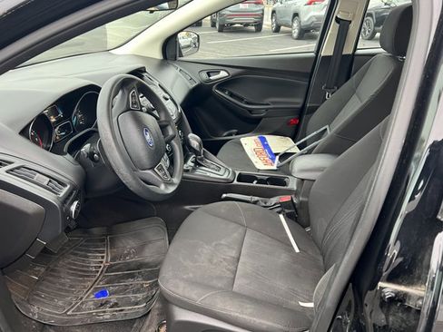 Used 2017 Ford Focus SE image 5