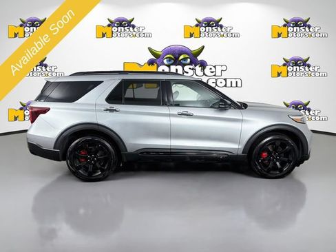 Used 2023 Ford Explorer ST w/ Technology Package AWD/4WD image 4