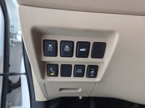 Used 2020 Nissan Pathfinder Platinum image 28