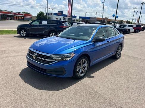 Used 2024 Volkswagen Jetta SE FWD image 8