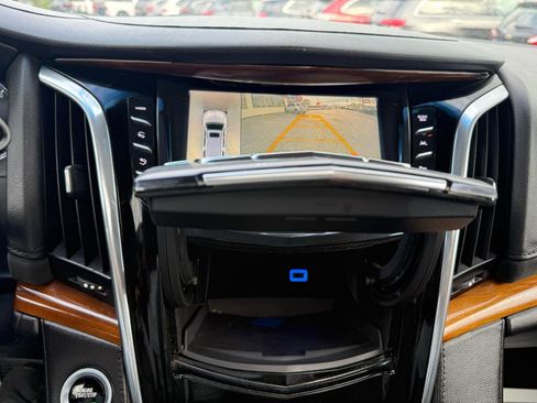 Used 2017 Cadillac Escalade Luxury AWD/4WD image 26