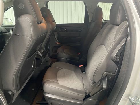 Used 2017 Chevrolet Traverse LT w/ Style and Technology Package image 6