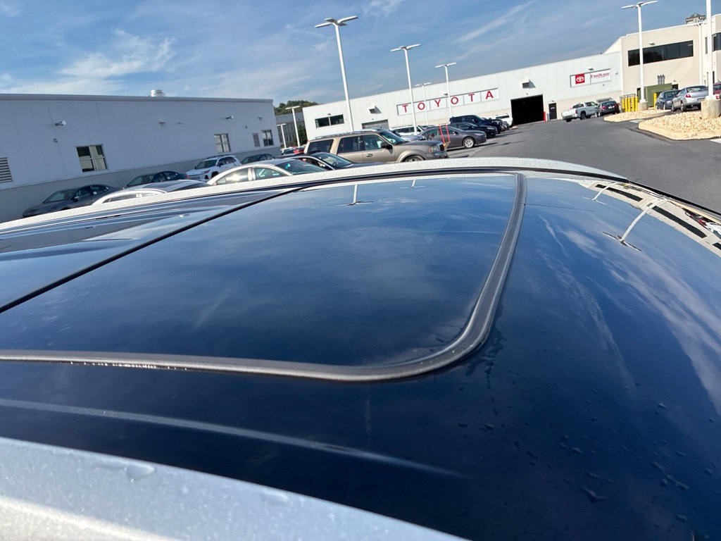 Used 2022 Toyota Highlander XLE AWD/4WD image 22