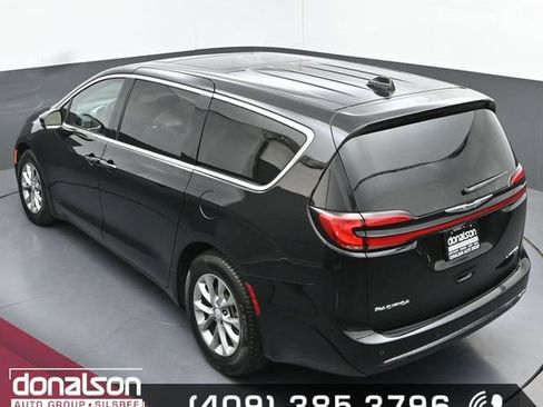 Used 2026 Chrysler Pacifica Limited FWD image 20
