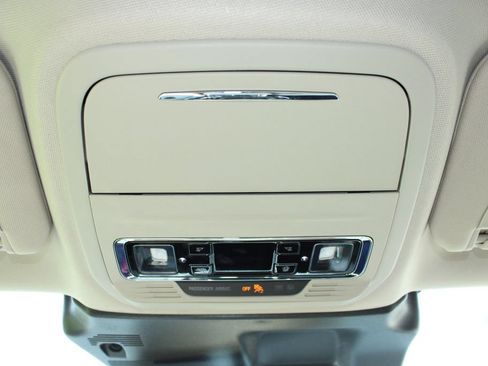 Used 2025 Lincoln Corsair AWD w/ Towing Package image 29