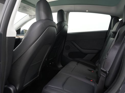 Used 2024 Tesla Model Y Long Range AWD/4WD image 17