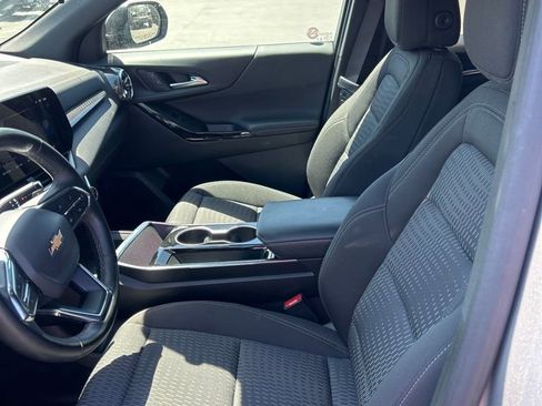 Used 2025 Chevrolet Equinox LT image 11