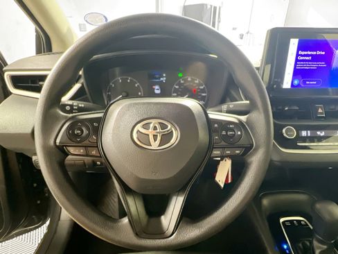 Used 2025 Toyota Corolla LE image 17