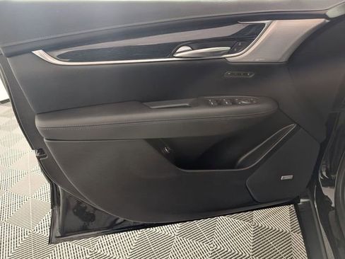 Used 2025 Cadillac XT5 Premium Luxury image 10