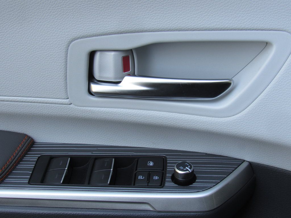 Used 2024 Toyota Sienna XSE AWD/4WD image 40