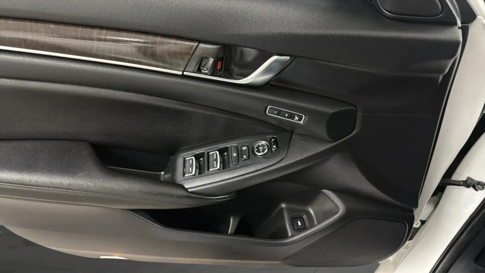 Used 2020 Honda Accord Touring image 17