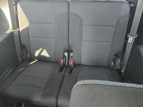 Used 2022 GMC Acadia SLE image 11