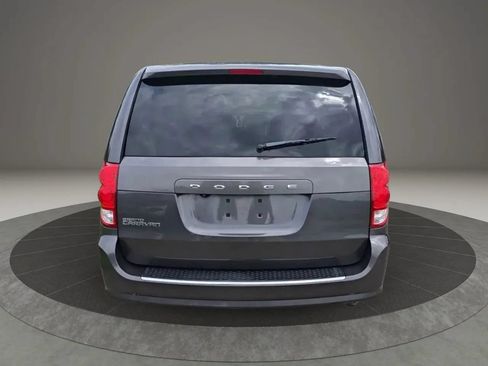 Used 2020 Dodge Grand Caravan SE FWD image 5
