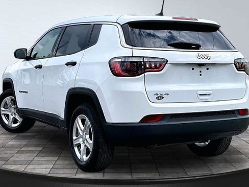 Used 2023 Jeep Compass Sport image 2
