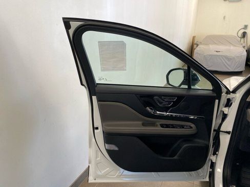 New 2025 Lincoln Corsair AWD w/ Equipment Group 101A image 36