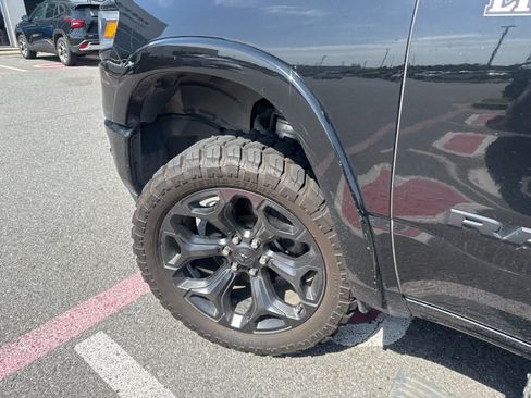 Used 2020 RAM 1500 Limited w/ Black Appearance Package AWD/4WD image 3