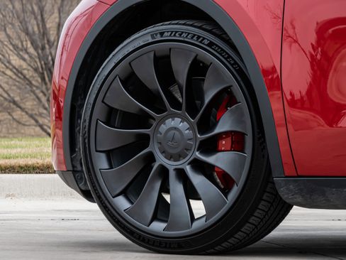 Used 2023 Tesla Model Y Performance image 36