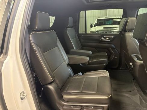 Used 2023 GMC Yukon XL SLT w/ SLT Luxury Package AWD/4WD image 25