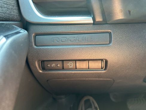 Used 2023 Nissan Rogue S image 23
