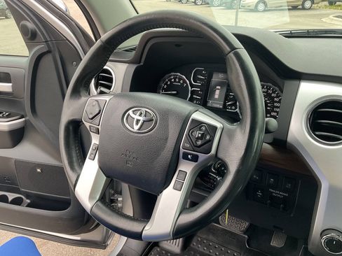 Used 2018 Toyota Tundra Limited w/ Limited Premium Package AWD/4WD image 18