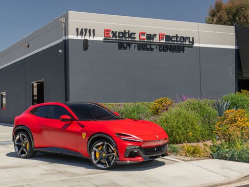 Used 2024 Ferrari Purosangue AWD/4WD image 1