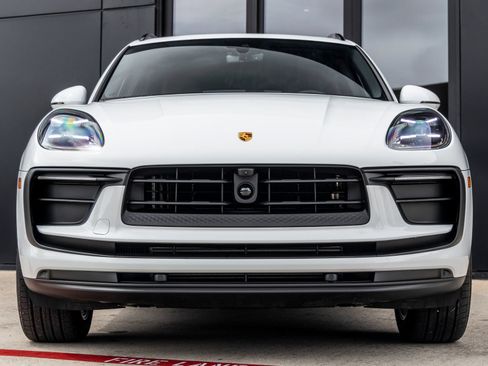 New 2026 Porsche Macan AWD/4WD image 8