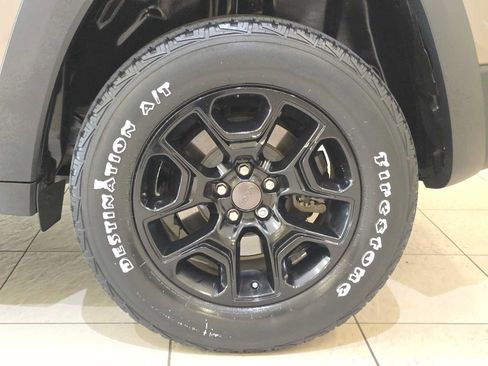 Used 2019 Jeep Cherokee Trailhawk w/ Trailer Tow Group AWD/4WD image 8
