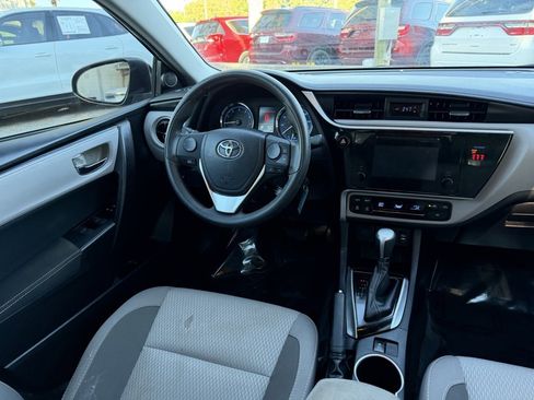 Used 2018 Toyota Corolla LE image 32