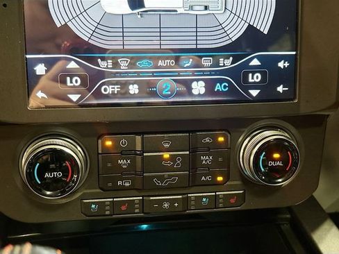 Used 2018 Ford F150 Lariat w/ Equipment Group 502A Luxury AWD/4WD image 15