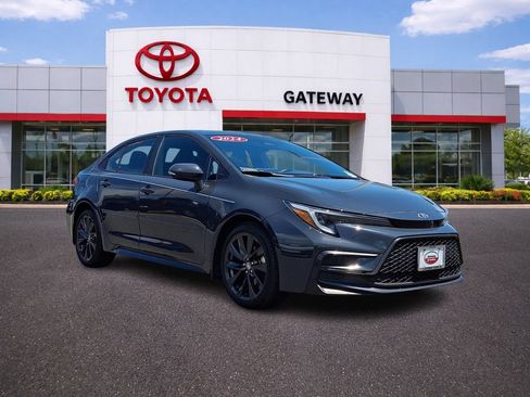 Used 2024 Toyota Corolla SE FWD image 3