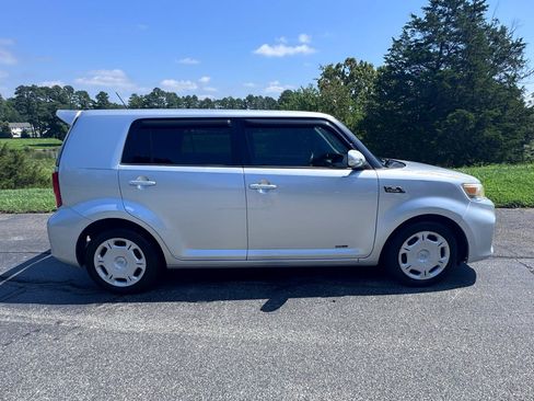 Used 2012 Scion xB FWD image 27