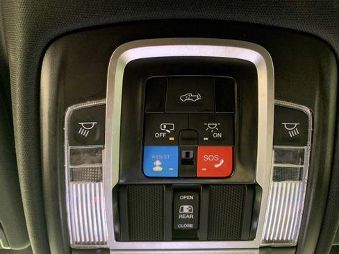 Used 2025 RAM 1500 Laramie w/ Sport Appearance Package AWD/4WD image 7