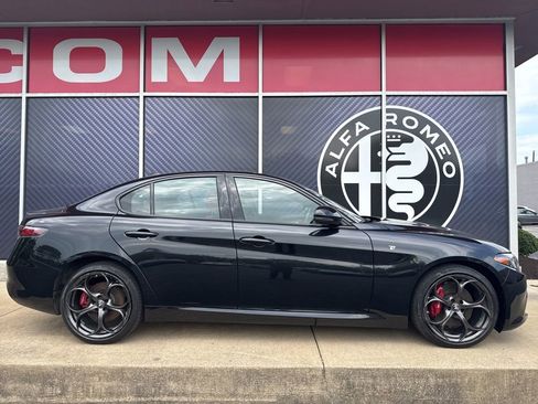 Used 2024 Alfa Romeo Giulia Ti w/ Performance Driving Package AWD/4WD image 4
