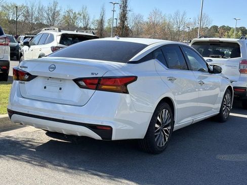 Used 2023 Nissan Altima 2.5 SV image 3