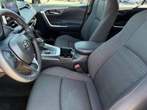 Used 2025 Toyota RAV4 SE AWD/4WD image 9