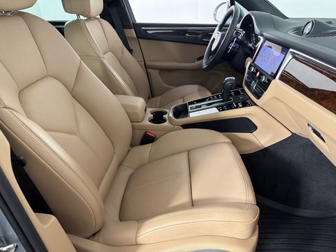 Certified 2026 Porsche Macan AWD/4WD image 23